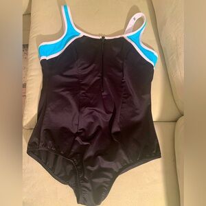 MIRACLESUIT Colorblock  One Piece Swimsuit Black/ WHITE/BLUE SZ 16 Stretch Beach
